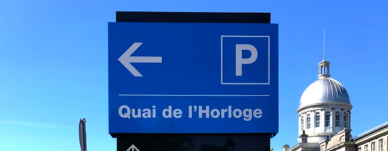 Pylônes et stèle